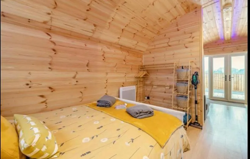 Campsite My Happy Hounds Glamping Hotel Northallerton United Kingdom