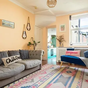 Bridge Terrace - Spacious Living Area, Well Designed & Wood Burner Holiday home